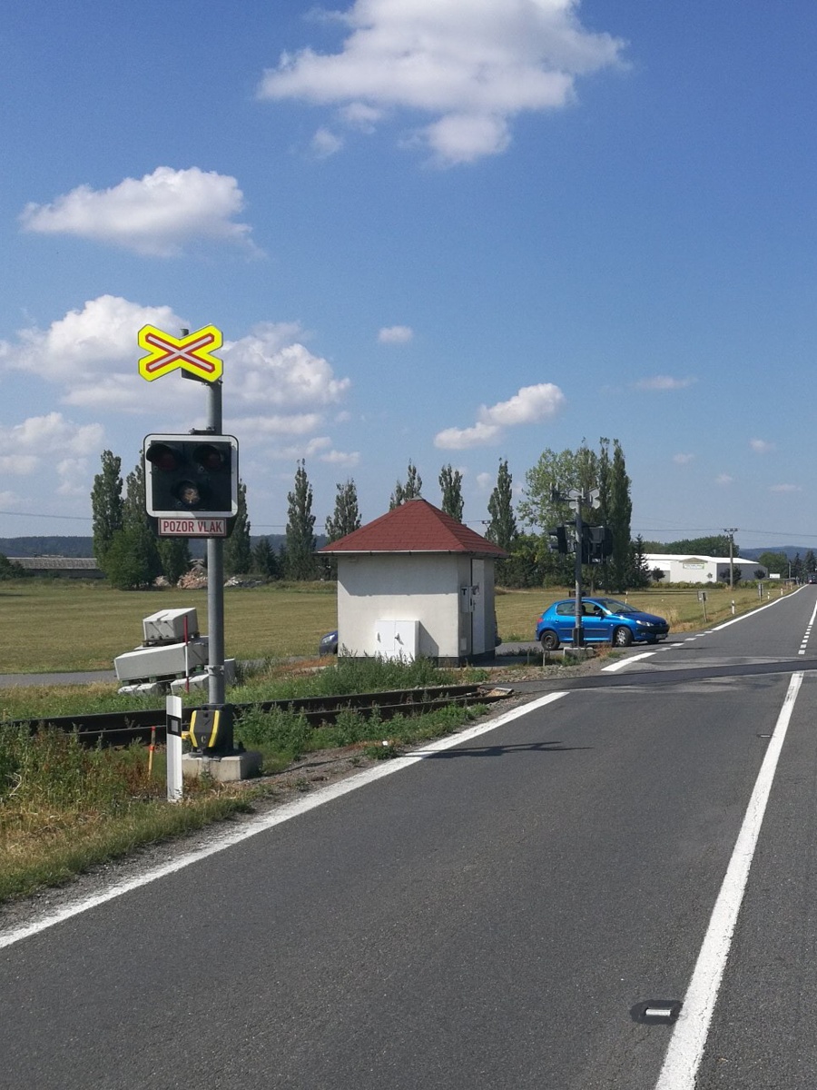 Modulární zabezpečovací ústředna SXS26 s GSM a LAN komunikátorem
