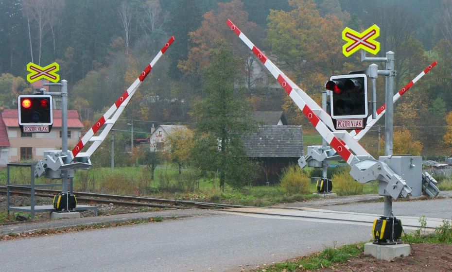 Přejezd vybavený zařízením Radom pro evropský projekt C-Roads