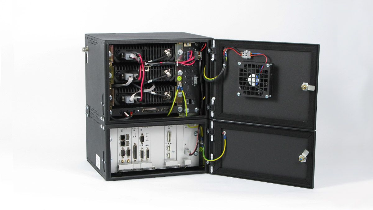 FAM10 analogové rádio