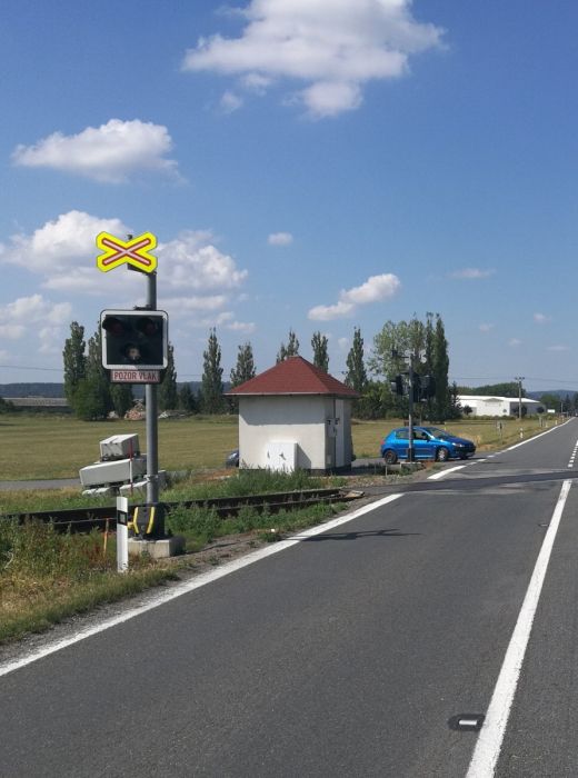 Modulární zabezpečovací ústředna SXS26 s GSM a LAN komunikátorem